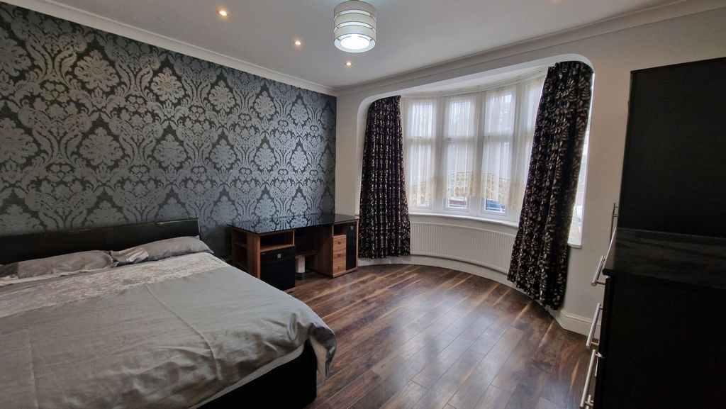 Property photo 3 of 24 Photo 4