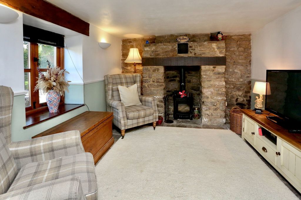 Property photo 2 of 41