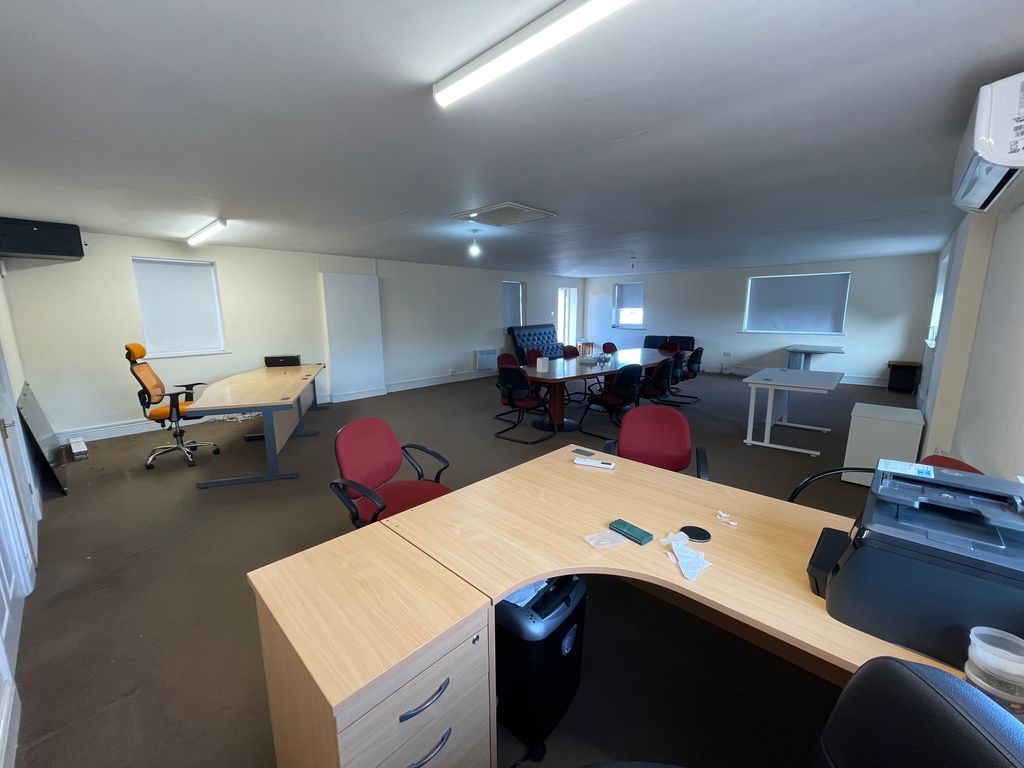 Property photo 1 of 10 Office 1