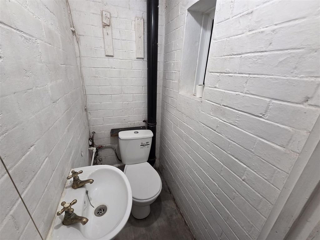 Property photo 3 of 8 20251030_130022.Jpg