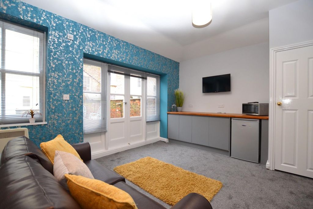 Property photo 3 of 7 Open Plan Living Room