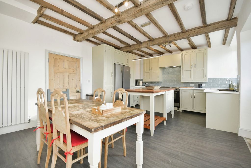 Property photo 2 of 16 Kitchen Diner