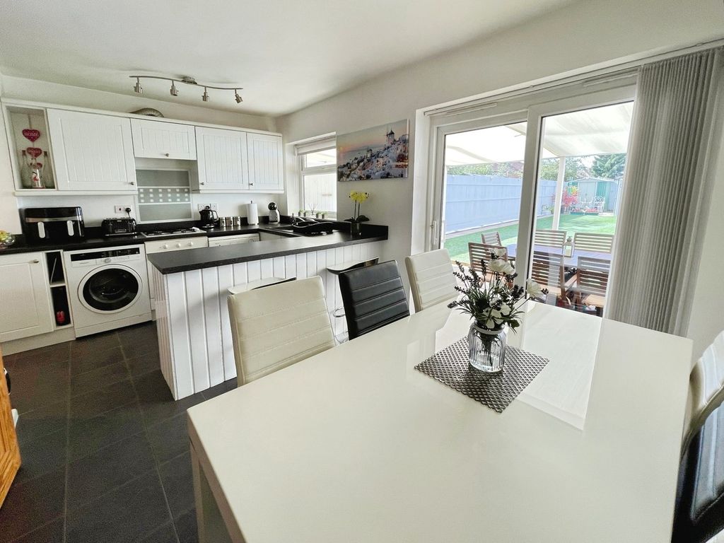 Property photo 2 of 19 Kitchen/Dining Room