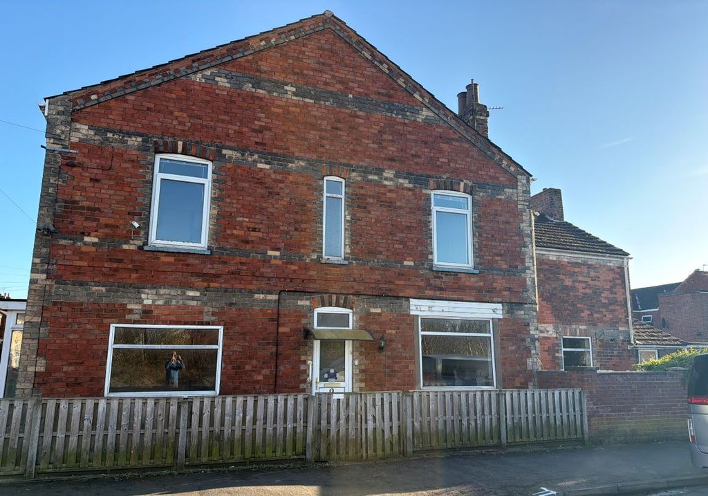 Property photo 1 of 32