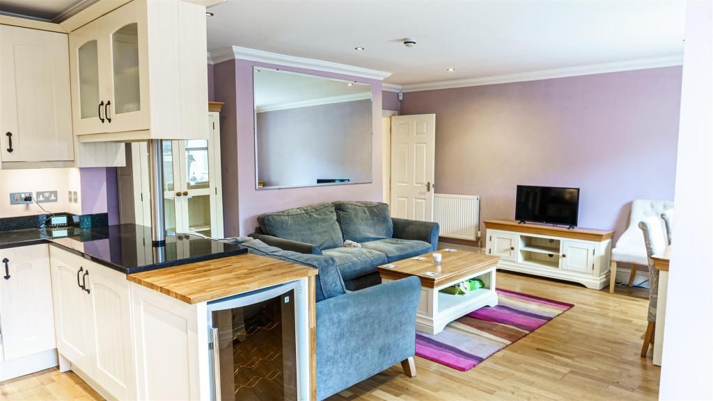 Property photo 3 of 14 215642_30123834_Img_03_0000.Jpg