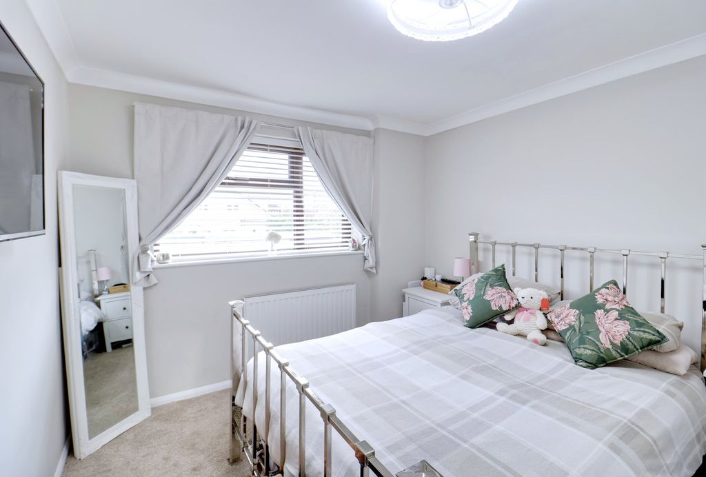 Additional image 13 of 3 bed semi-detached house for salePalmerston Road, Rainham RM13
