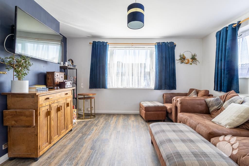 Property photo 3 of 16 Lounge