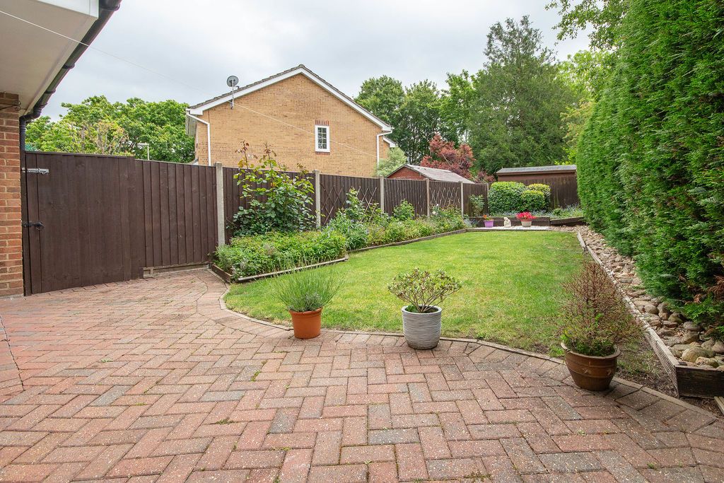 Property photo 2 of 10 Garden