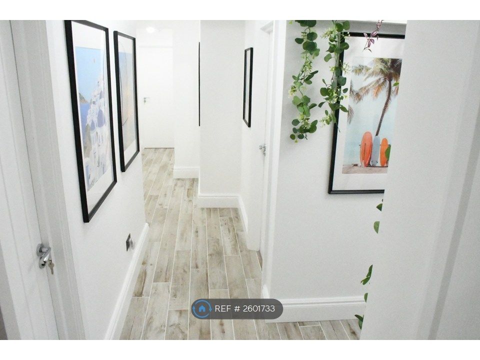 Property photo 1 of 9 Hallway