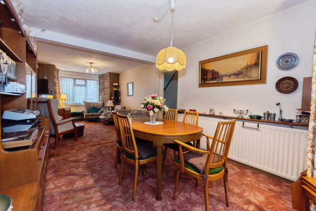 Property photo 2 of 17 Photo