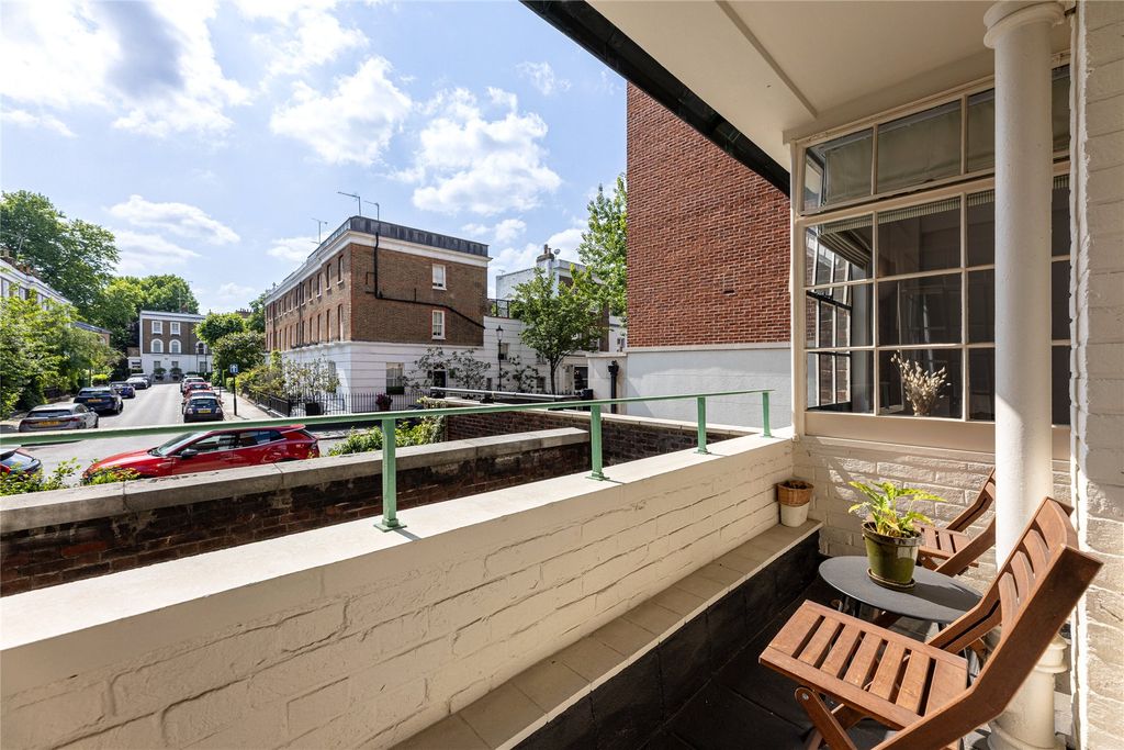 Property photo 3 of 10 Balcony