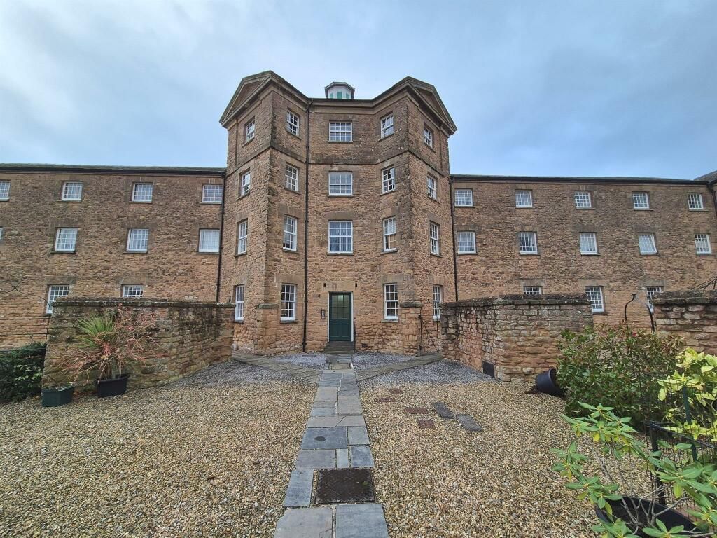 Property photo 1 of 7 Front