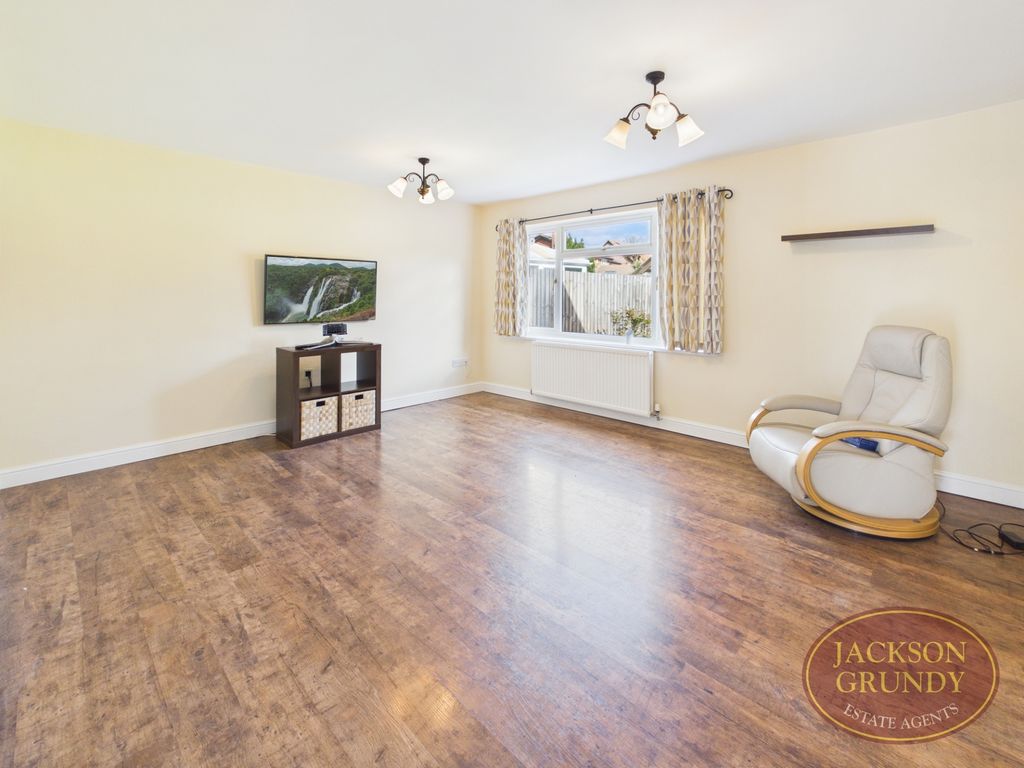 Property photo 3 of 15 Knighton Close