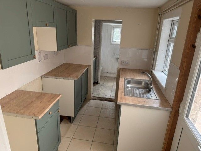 Property photo 2 of 7 Kitchen