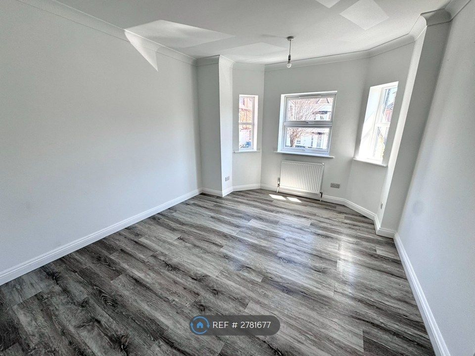 Property photo 3 of 6 Living Room