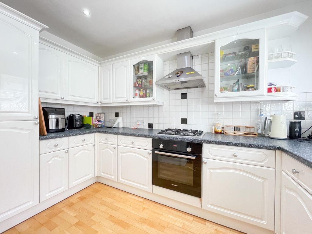 Property photo 3 of 20 4095606