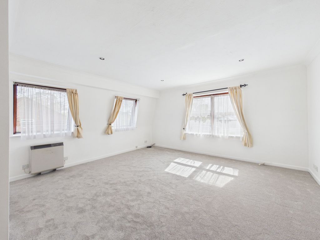 Property photo 2 of 10 Cam01354G0-Pr0701-Still006