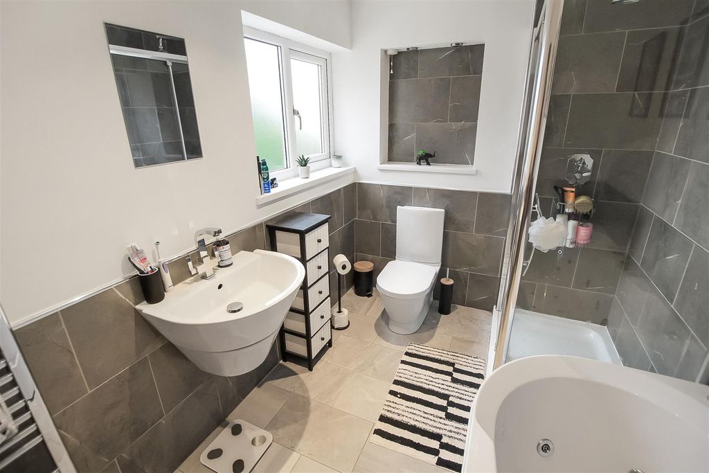 Property photo 1 of 18 Family Bathroom/Shower/WC