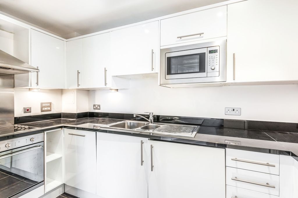Property photo 2 of 10 Kitchen