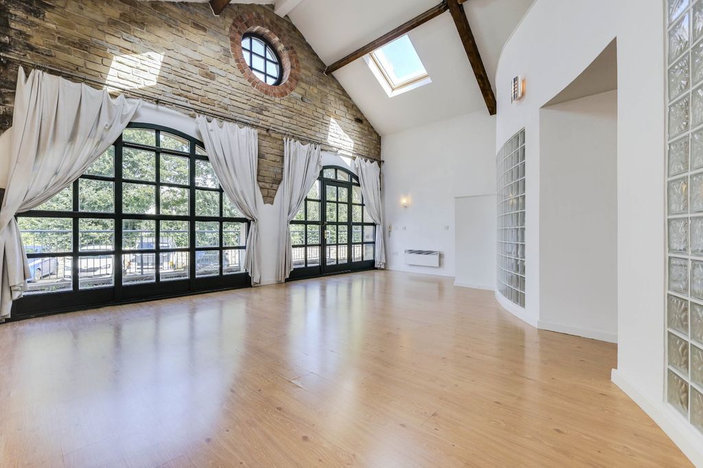 Property photo 2 of 17 Picture No. 22