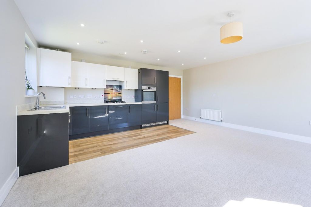 Property photo 3 of 13 Chaucer Court