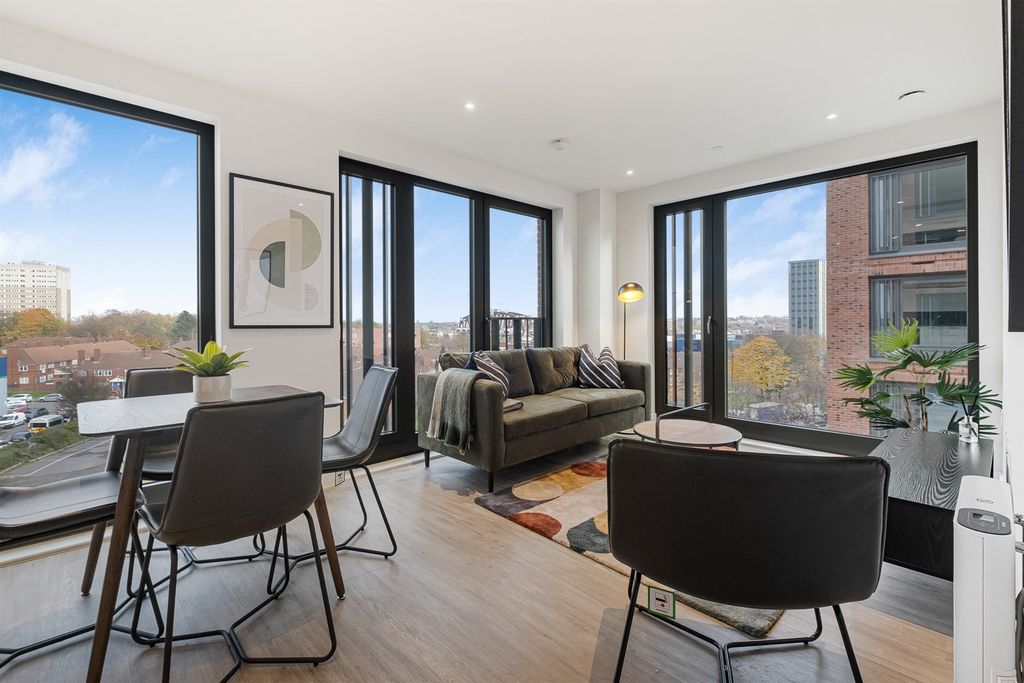 Property photo 1 of 17 (Main)