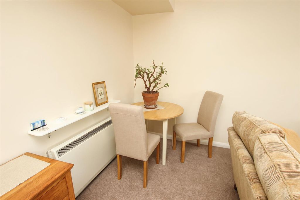 Property photo 3 of 8 Studio ( Lounge / Bedroom )