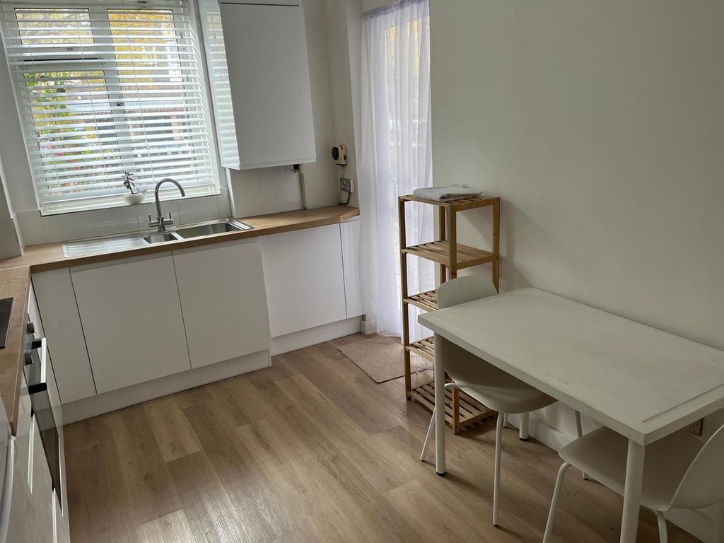 Property photo 2 of 7 Rawson Court Sw11 Eden Harper