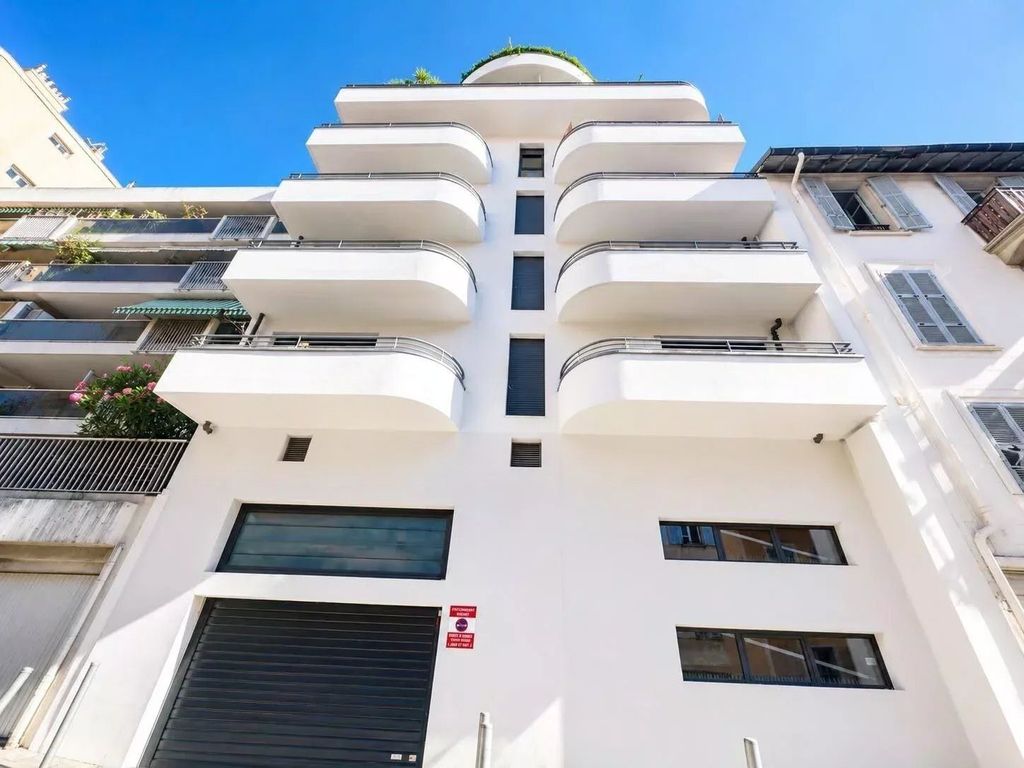Property photo 1 of 9 One-Bedroom Apartment — 39 m² — Nice