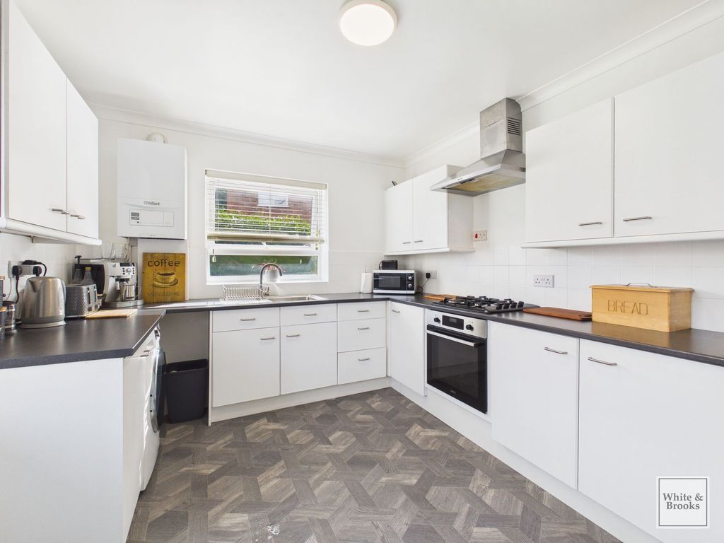 Property photo 3 of 17 Kitchen