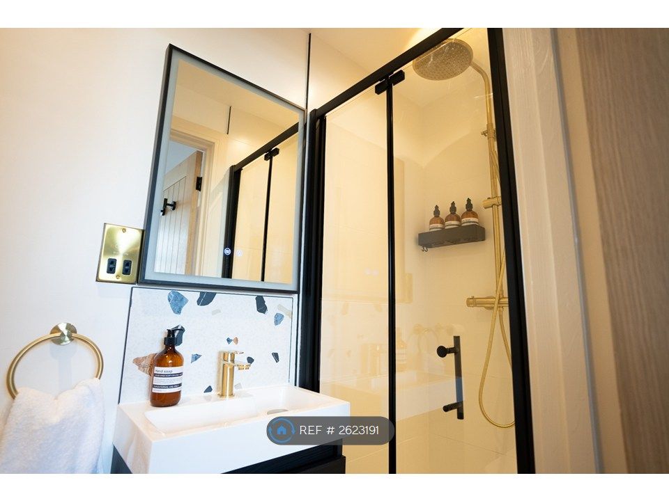 Property photo 2 of 13 Bedroom 2 Ensuite