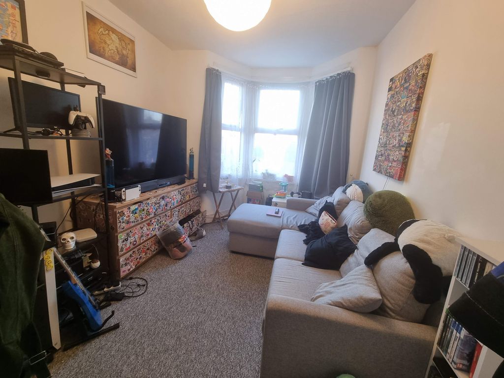 Property photo 2 of 5