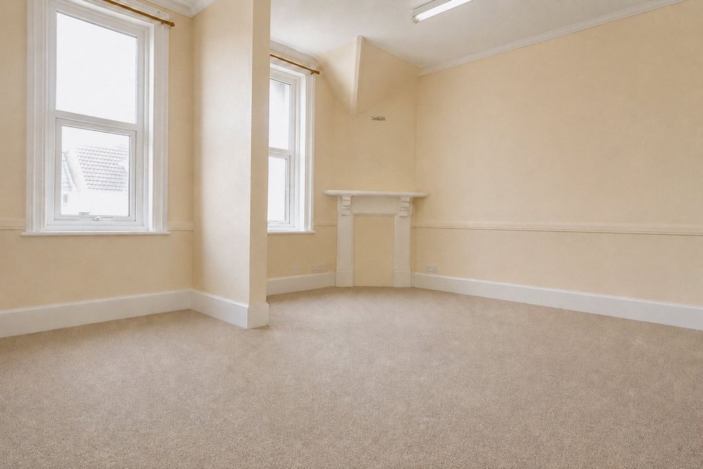 Property photo 2 of 7 Picture No. 20