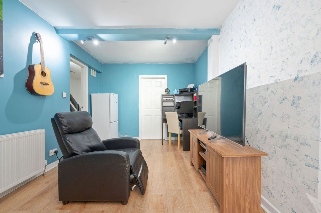 Property photo 3 of 23