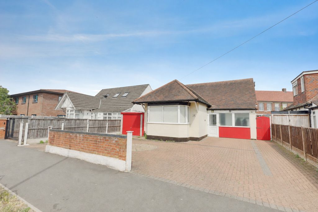 Property photo 2 of 32