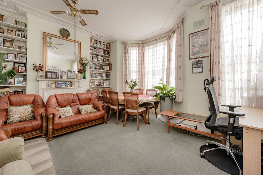 Property photo 2 of 11