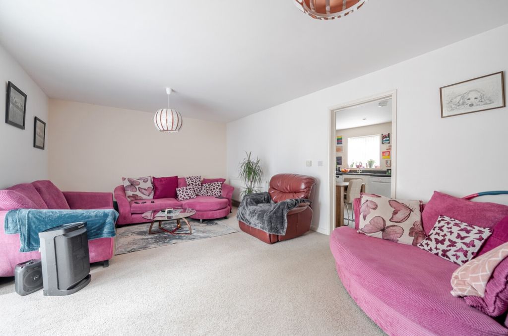 Property photo 2 of 10 1463826-7-6A0d968d69890
