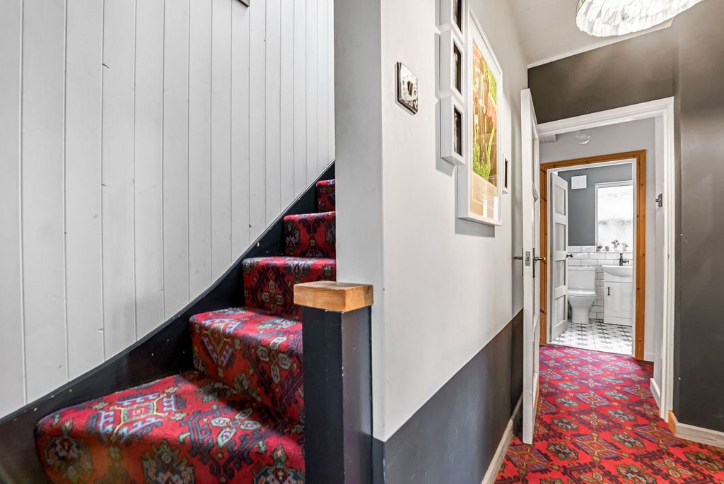 Property photo 2 of 25