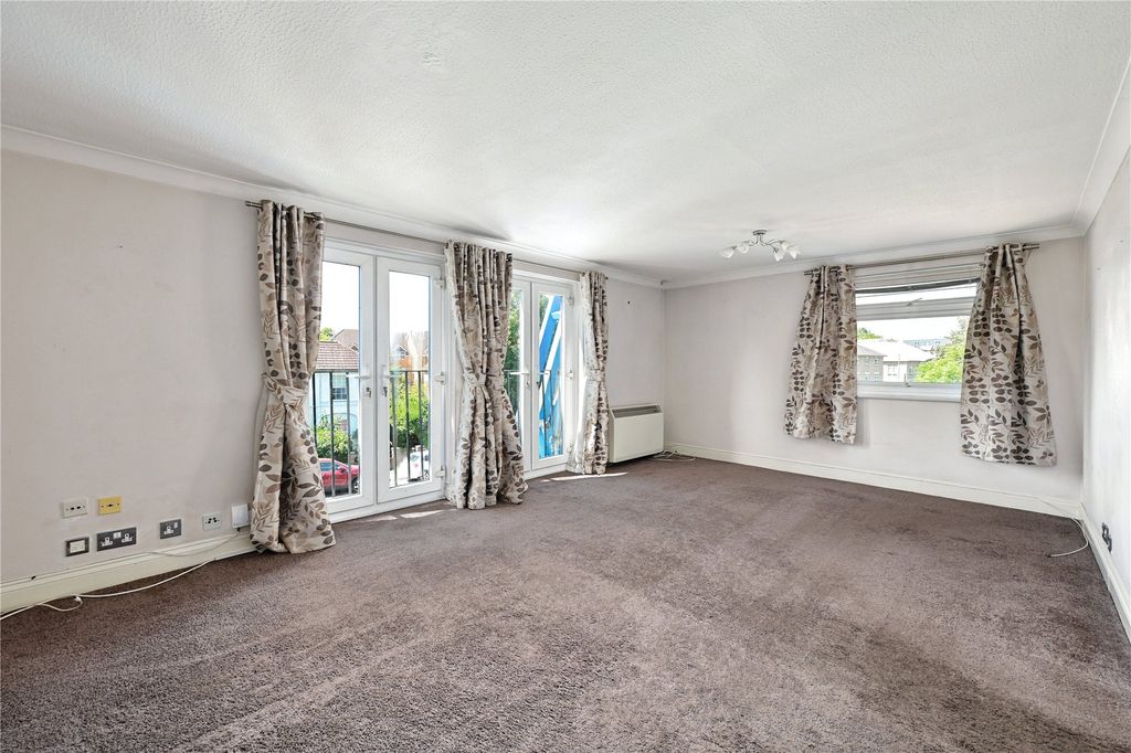 Property photo 2 of 10 Picture No. 17