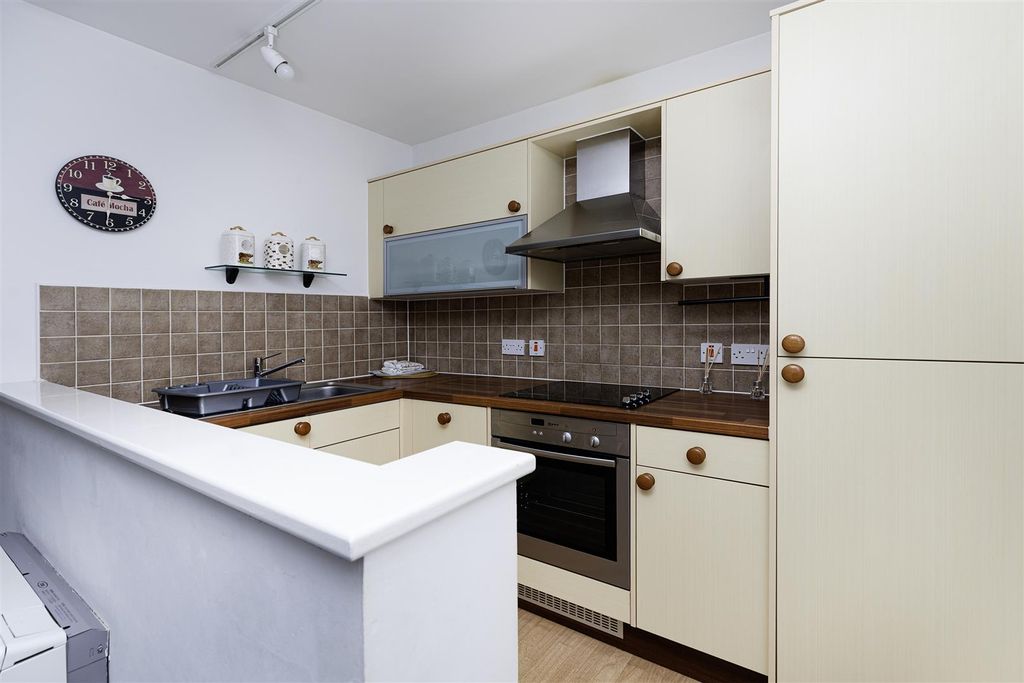 Property photo 2 of 27 Living/Dining Kitchen