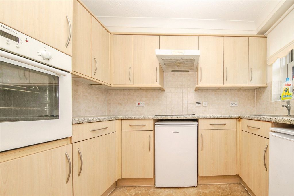 Property photo 3 of 9 Kitchen