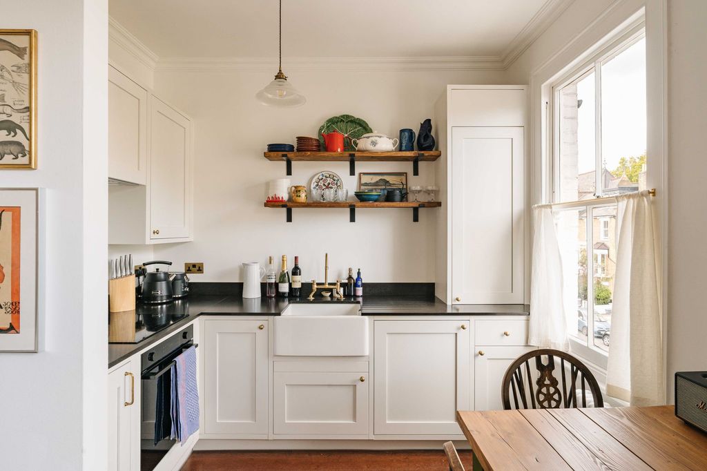 Property photo 2 of 12 Colvestone Crescent E8