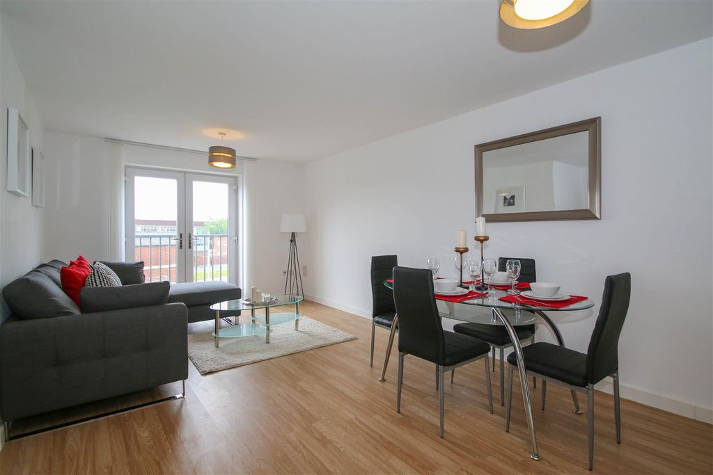 Property photo 2 of 8