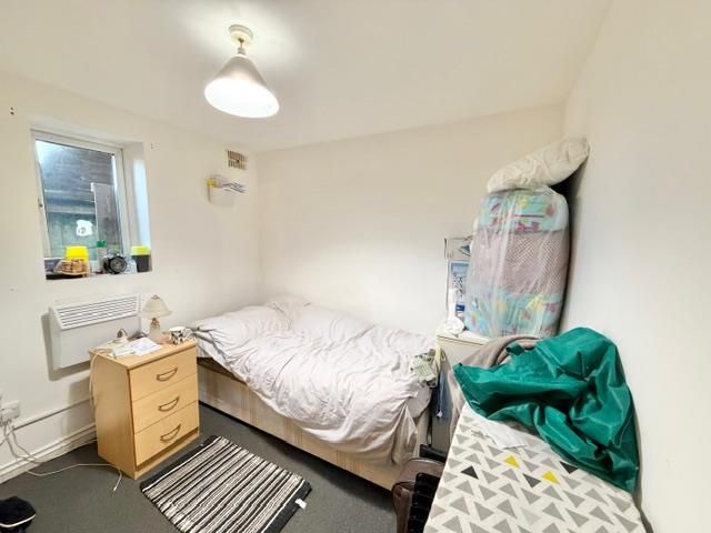 Property photo 2 of 5 Davidson Frost-Wellings, Dfw, Honeypot Lane, Bedro