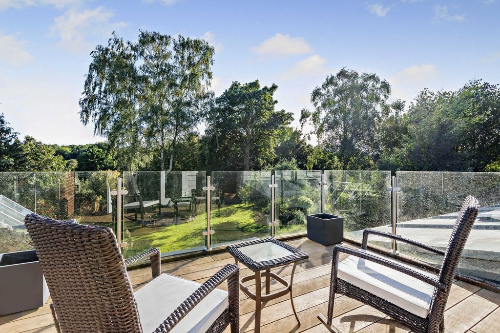 Property photo 3 of 26 Veranda