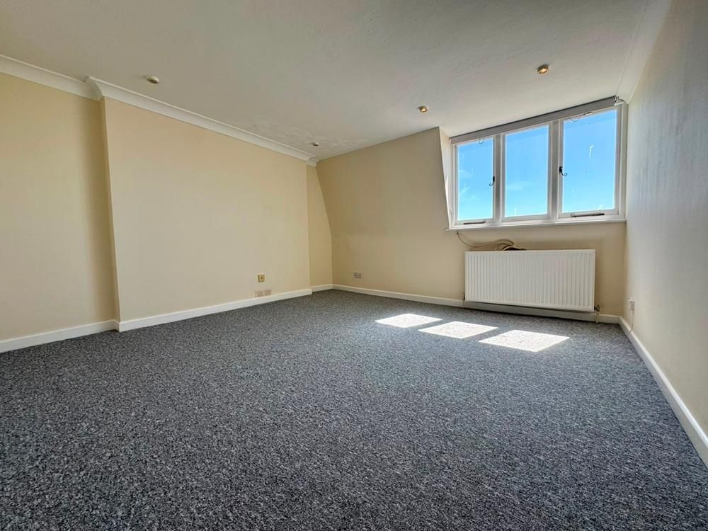Property photo 3 of 11 4