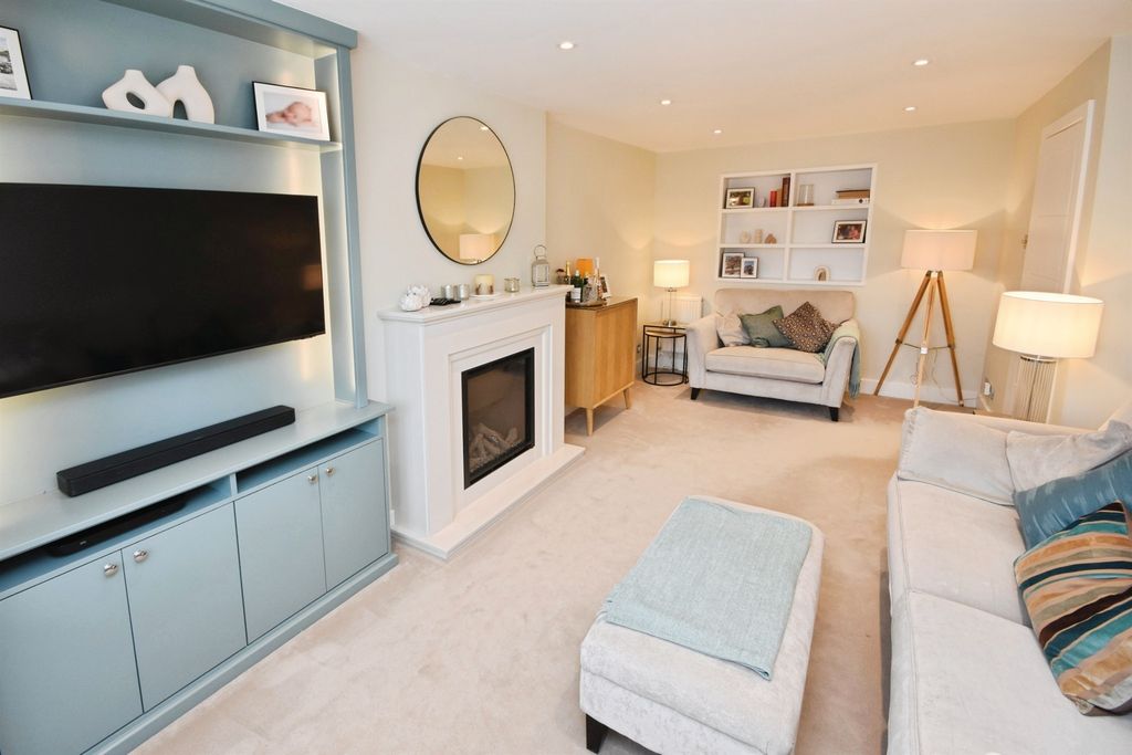 Property photo 2 of 21