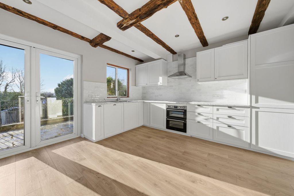 Property photo 2 of 26