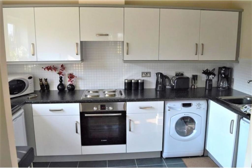 Property photo 3 of 8 Kitchen
