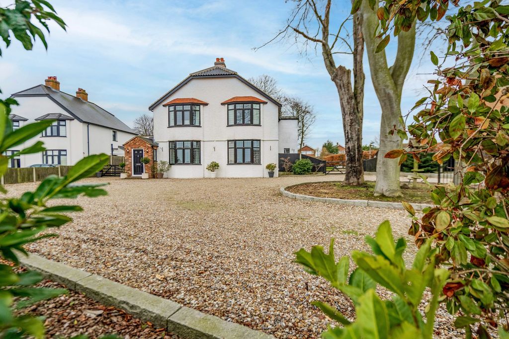 Property photo 2 of 31